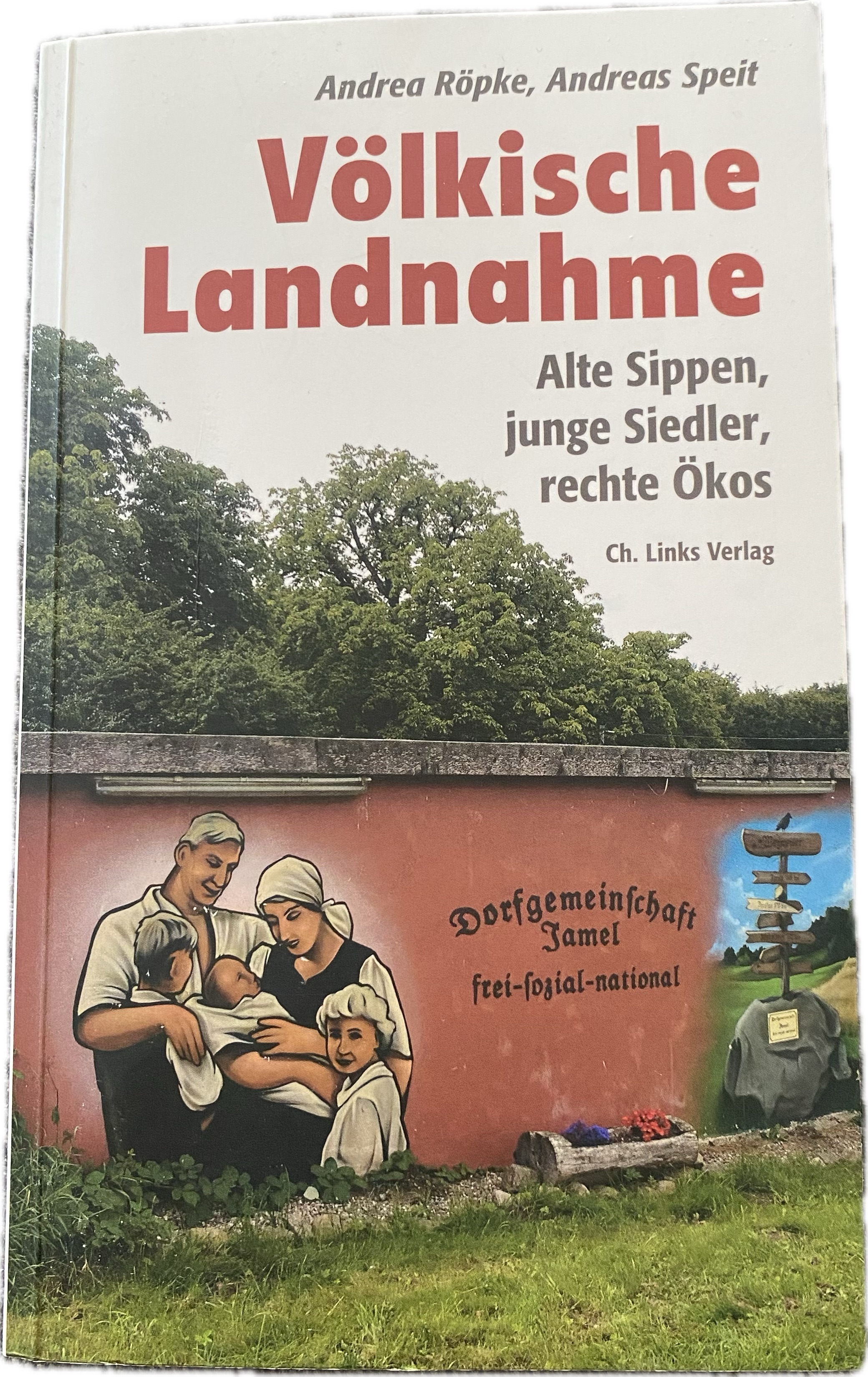 Andrea Röpke, Andreas Speit: Völkische Landnahme (Paperback, German language, 2019, Ch. Links Verlag)
