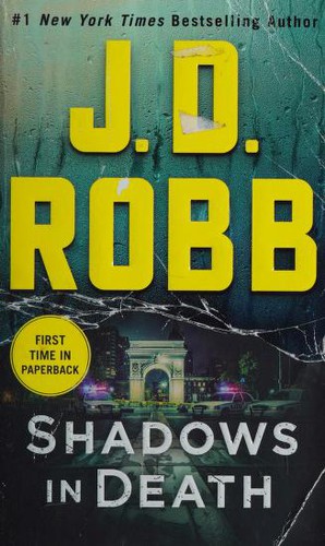 Nora Roberts: Shadows in Death (Paperback, 2020, St. Martin's Paperbacks)