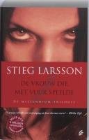 Stieg Larsson: De Vrouw Die Met Vuur Speelde De Millennium Trilogie (Paperback, 2008, Utrecht)
